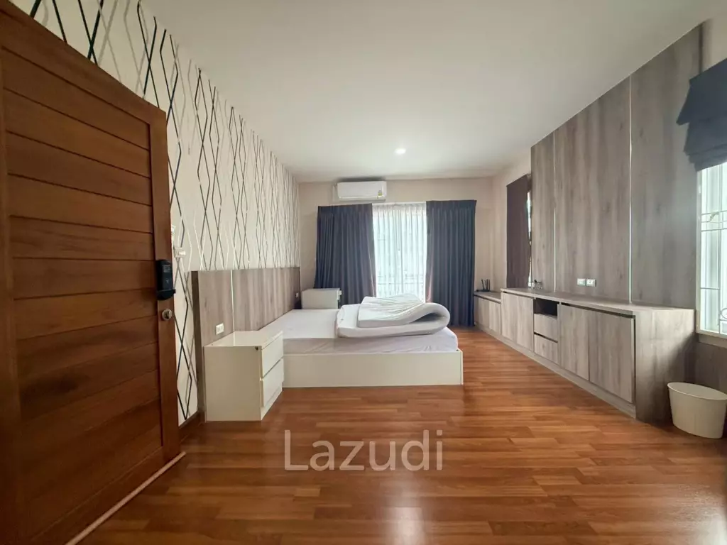 Exceptional Double-Plot Residence for Sale Pruksa Nara