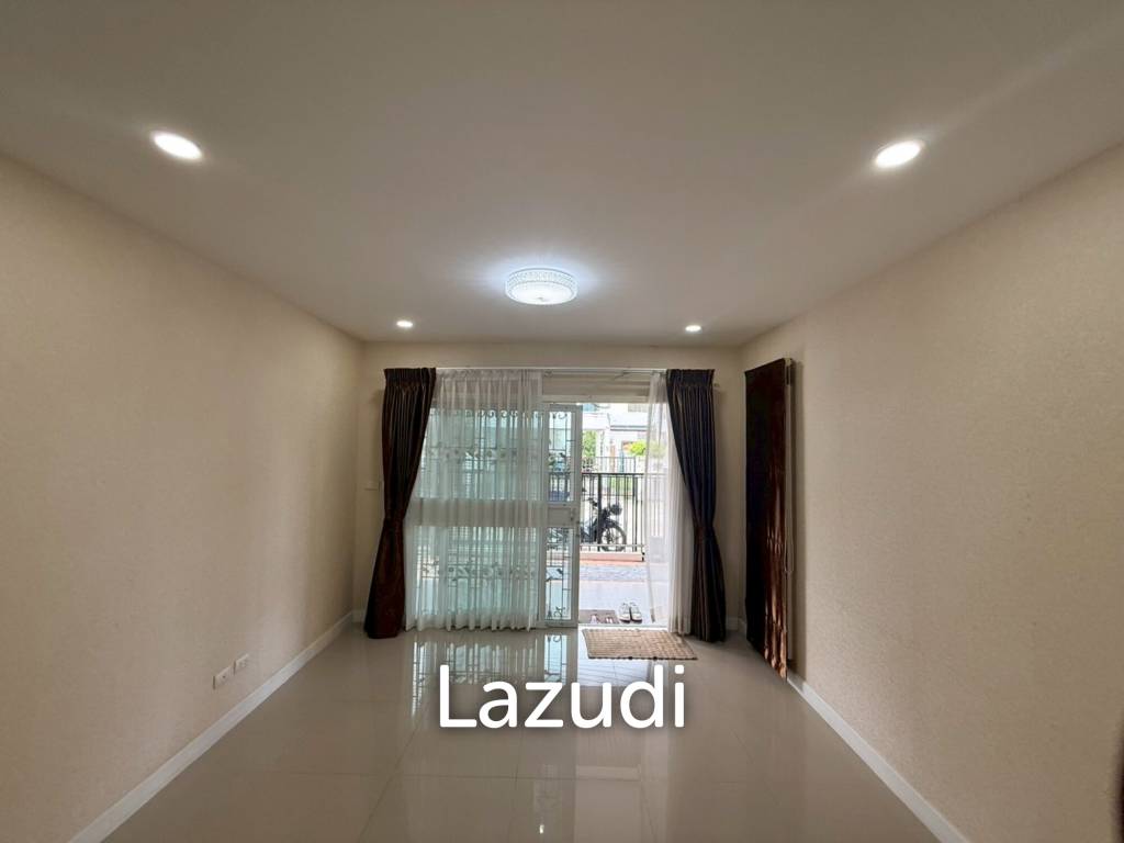 Exceptional Double-Plot Residence for Sale Pruksa Nara