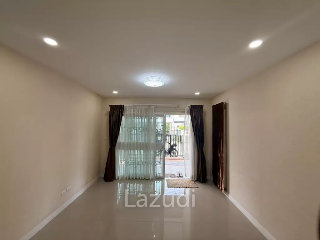 Exceptional Double-Plot Residence for Sale Pruksa Nara