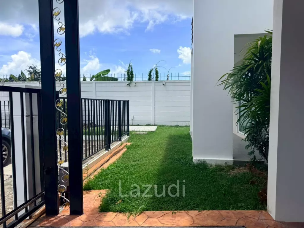 Exceptional Double-Plot Residence for Sale Pruksa Nara