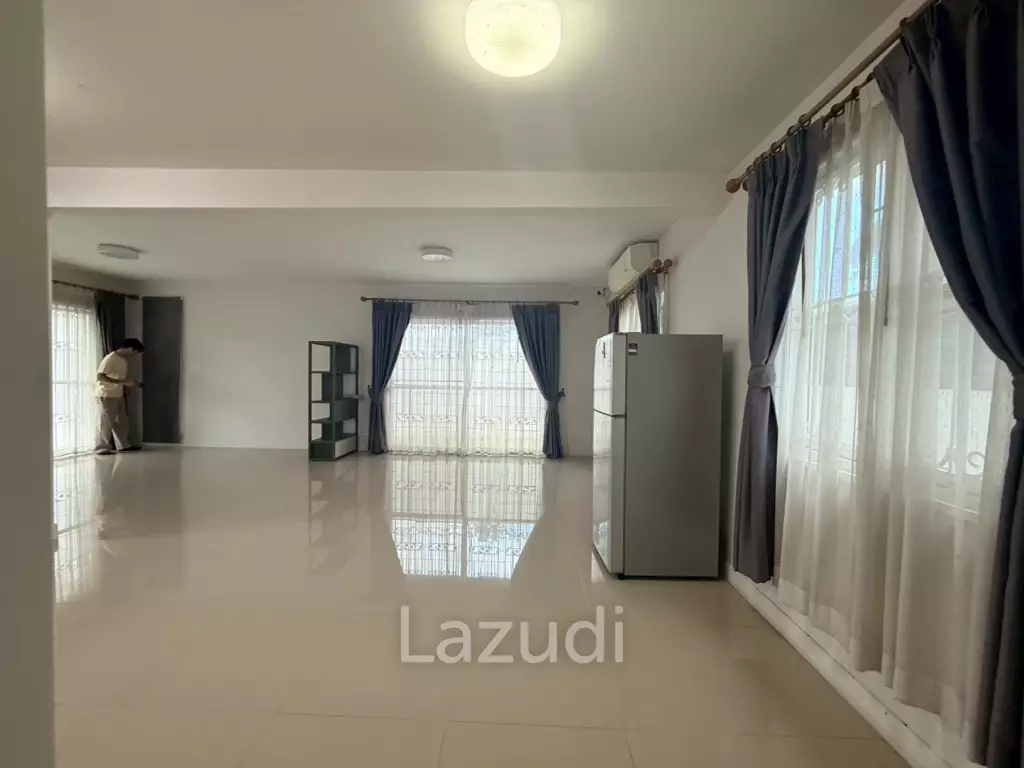 Exceptional Double-Plot Residence for Sale Pruksa Nara