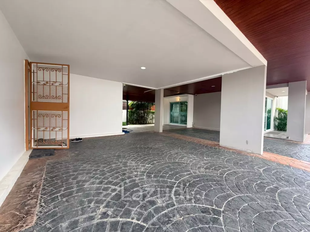 Exceptional Double-Plot Residence for Sale Pruksa Nara