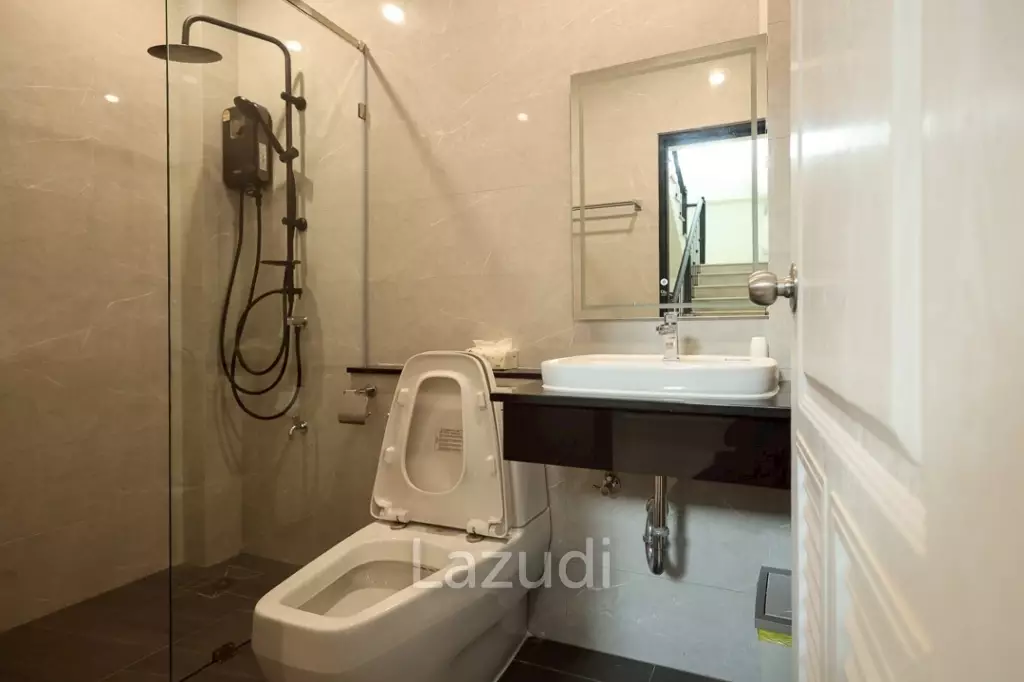 2 Storey 4 Bedrooms House with Swimming pool House for sale