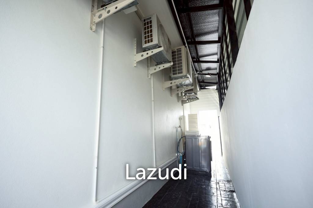 2 Storey 4 Bedrooms House with Swimming pool House for sale