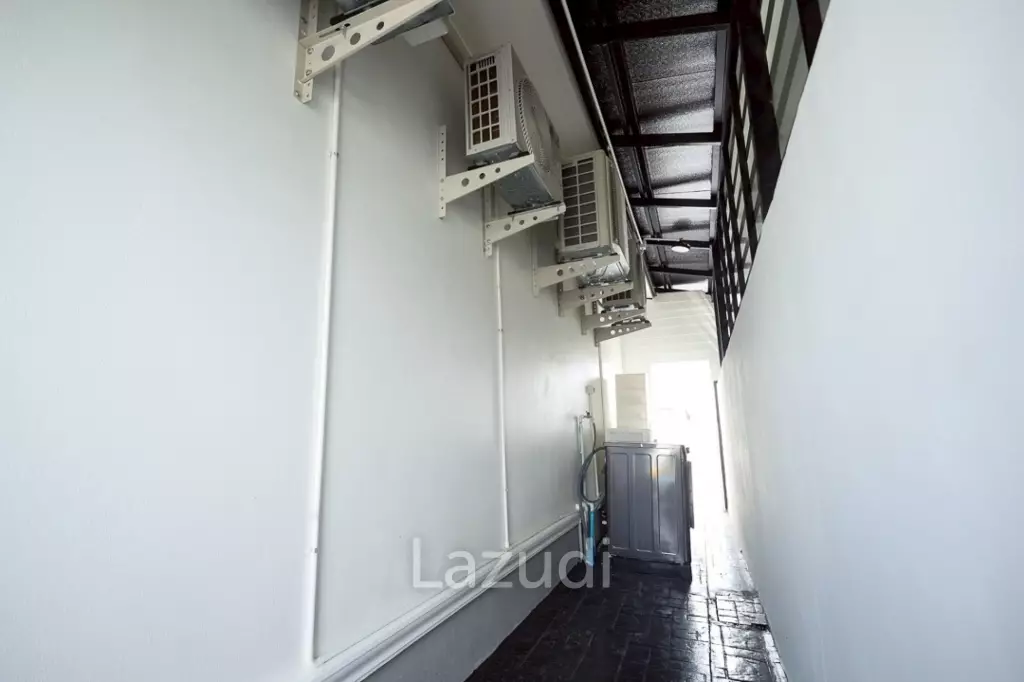 2 Storey 4 Bedrooms House with Swimming pool House for sale