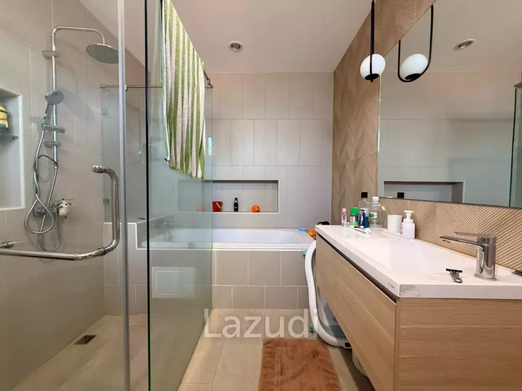 Modern Luxury 2-Story Estate near Mabprachan Lake, Pattaya