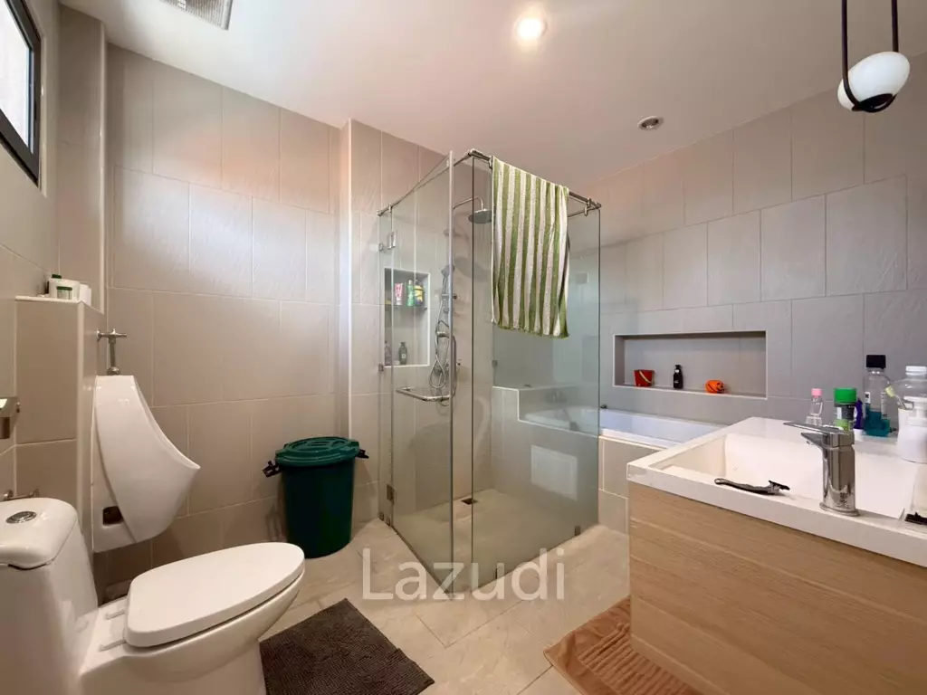 Modern Luxury 2-Story Estate near Mabprachan Lake, Pattaya