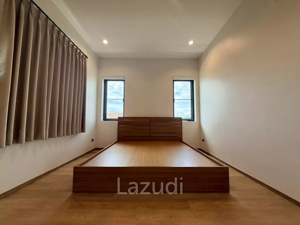 Modern Luxury 2-Story Estate near Mabprachan Lake, Pattaya