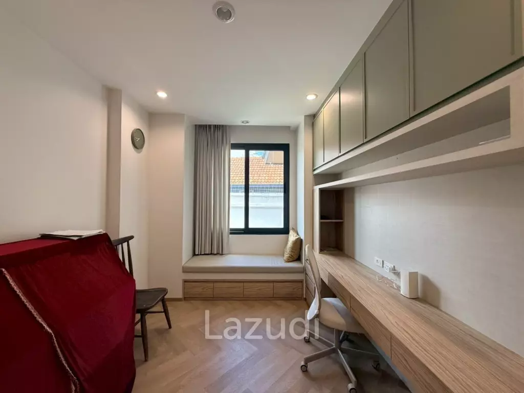 Modern Luxury 2-Story Estate near Mabprachan Lake, Pattaya