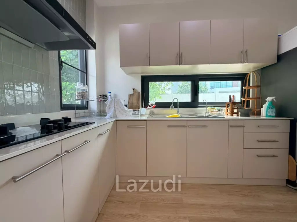 Modern Luxury 2-Story Estate near Mabprachan Lake, Pattaya