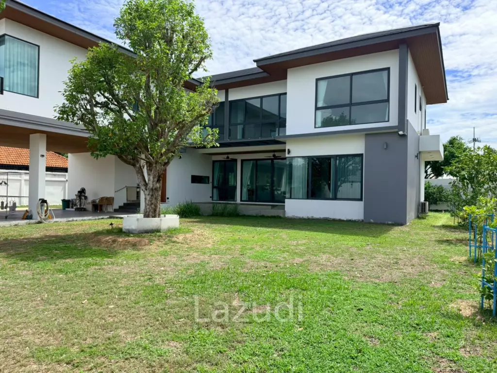 Modern Luxury 2-Story Estate near Mabprachan Lake, Pattaya