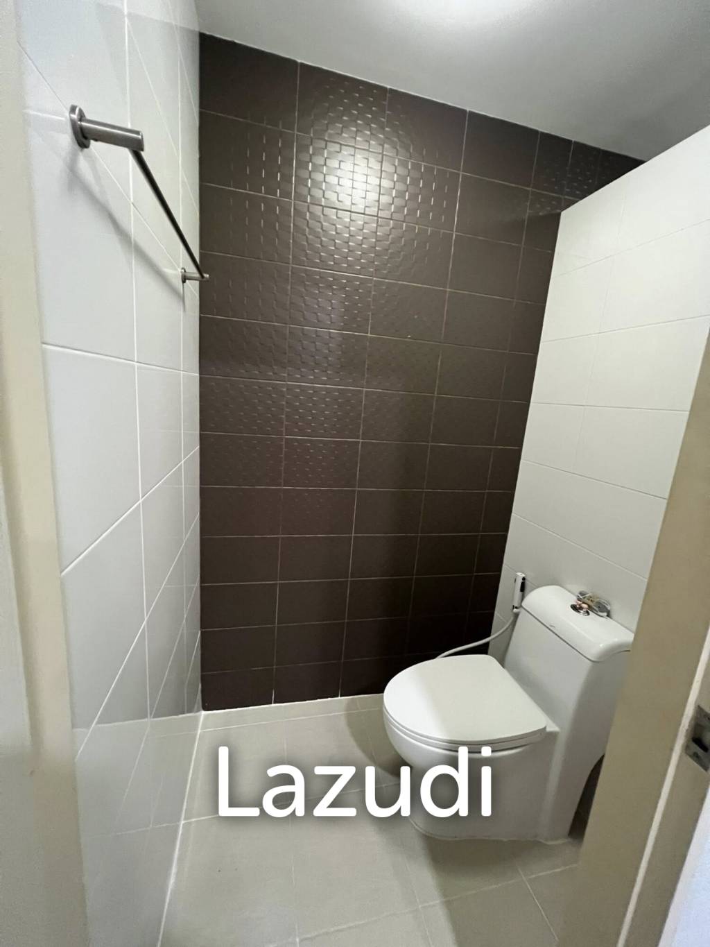 The Trust Condo: 34 sqm Pool View Condo on 4th Floor