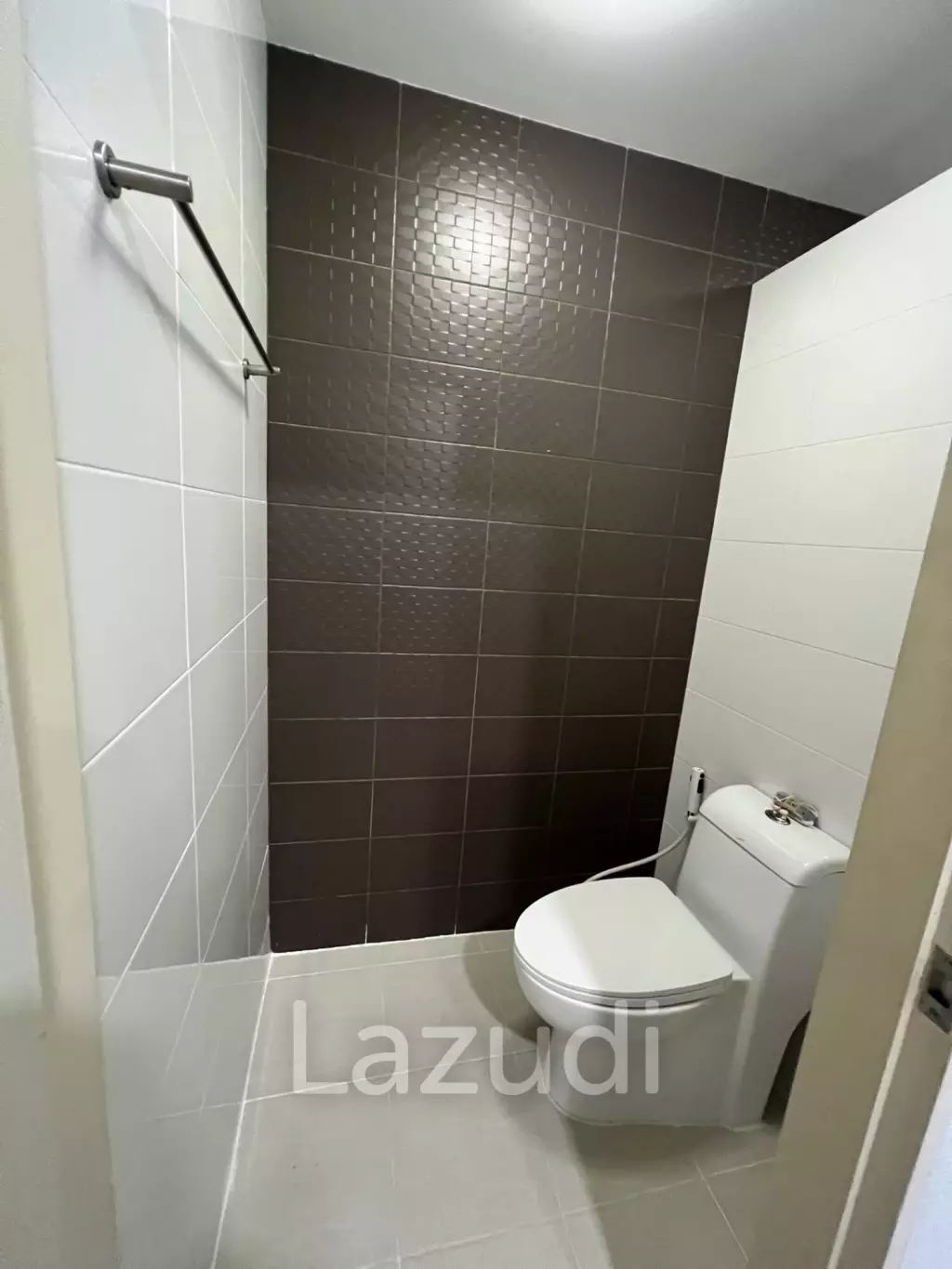 The Trust Condo: 34 sqm Pool View Condo on 4th Floor