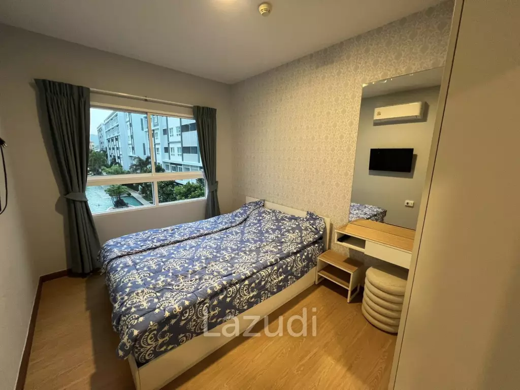 The Trust Condo: 34 sqm Pool View Condo on 4th Floor