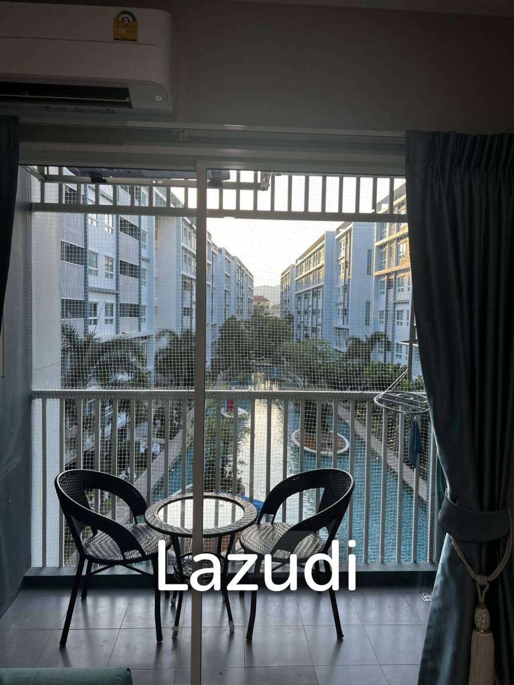The Trust Condo: 34 sqm Pool View Condo on 4th Floor