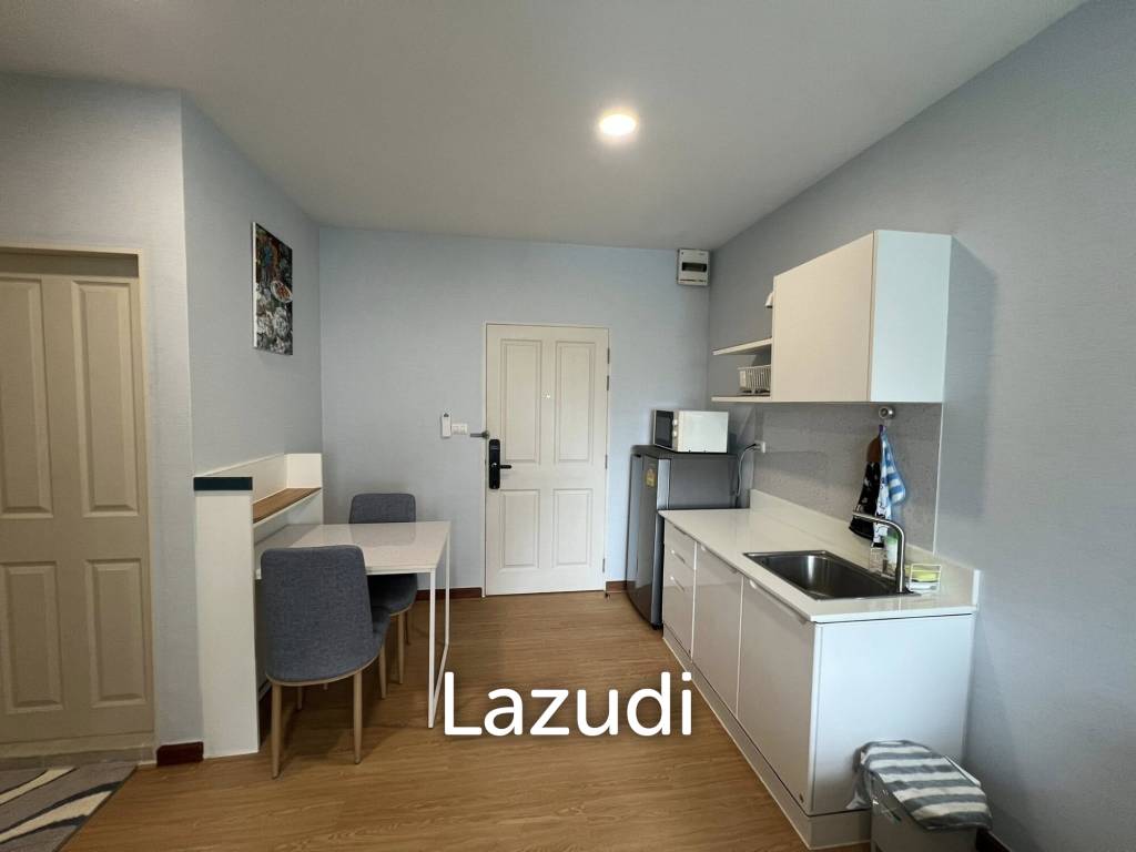 The Trust Condo: 34 sqm Pool View Condo on 4th Floor