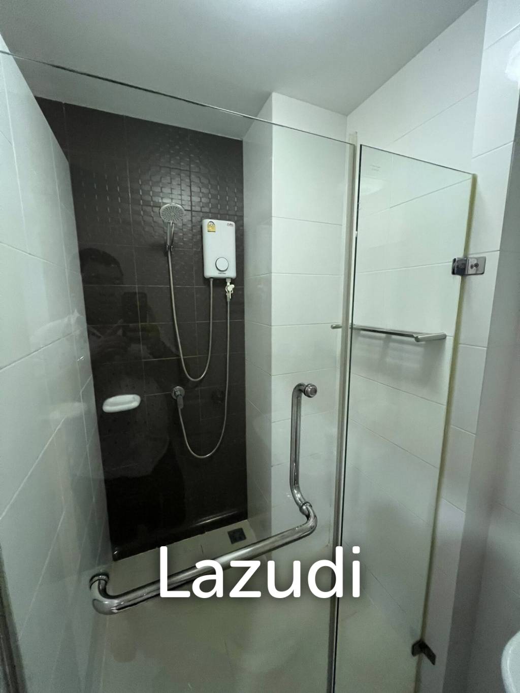 The Trust Condo: 34 sqm Pool View Condo on 4th Floor
