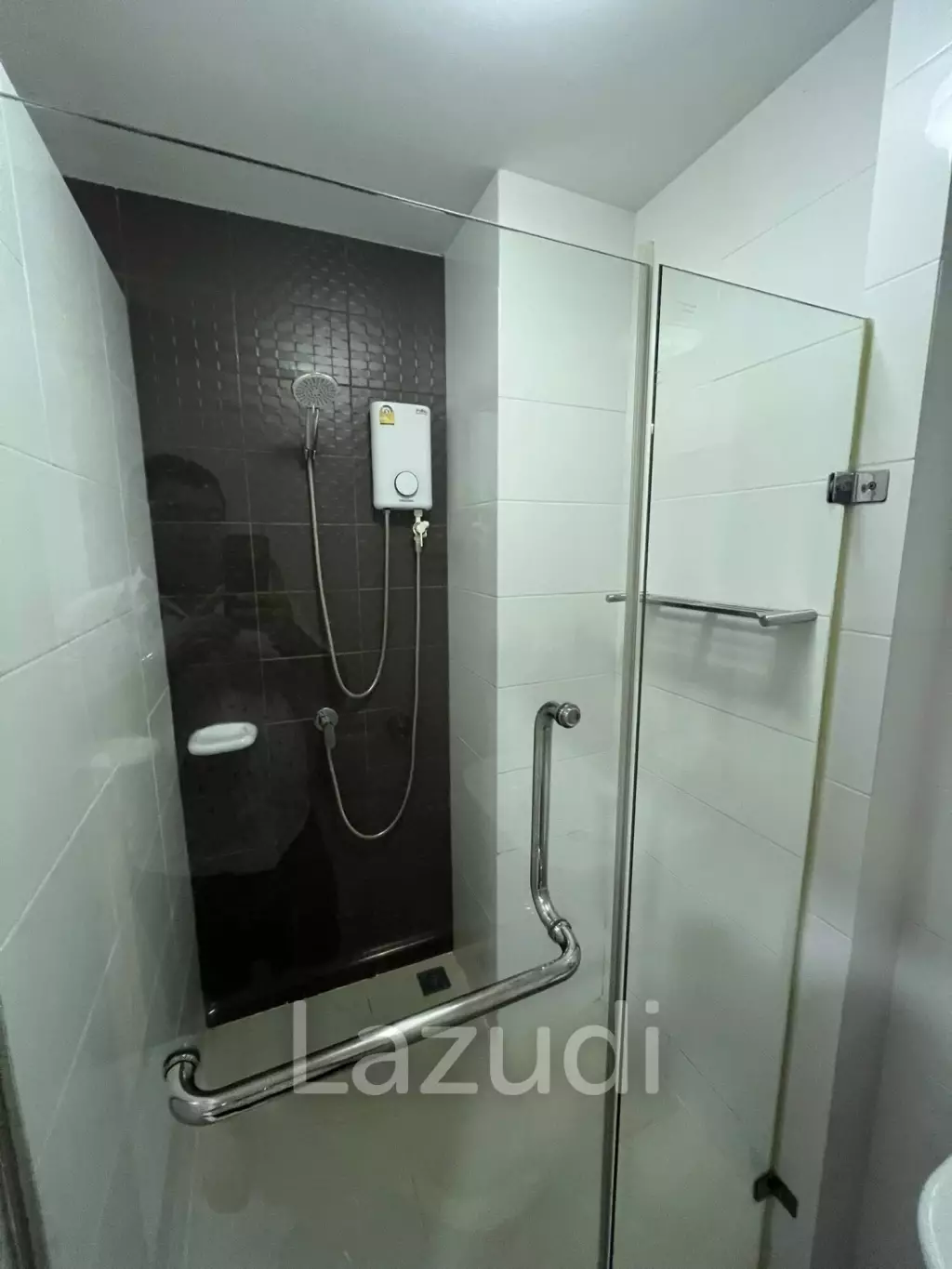 The Trust Condo: 34 sqm Pool View Condo on 4th Floor