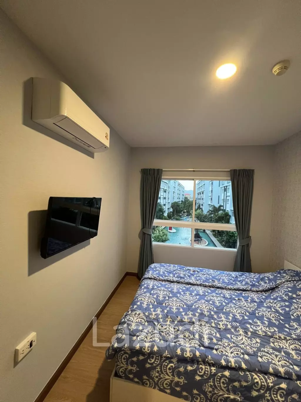 The Trust Condo: 34 sqm Pool View Condo on 4th Floor