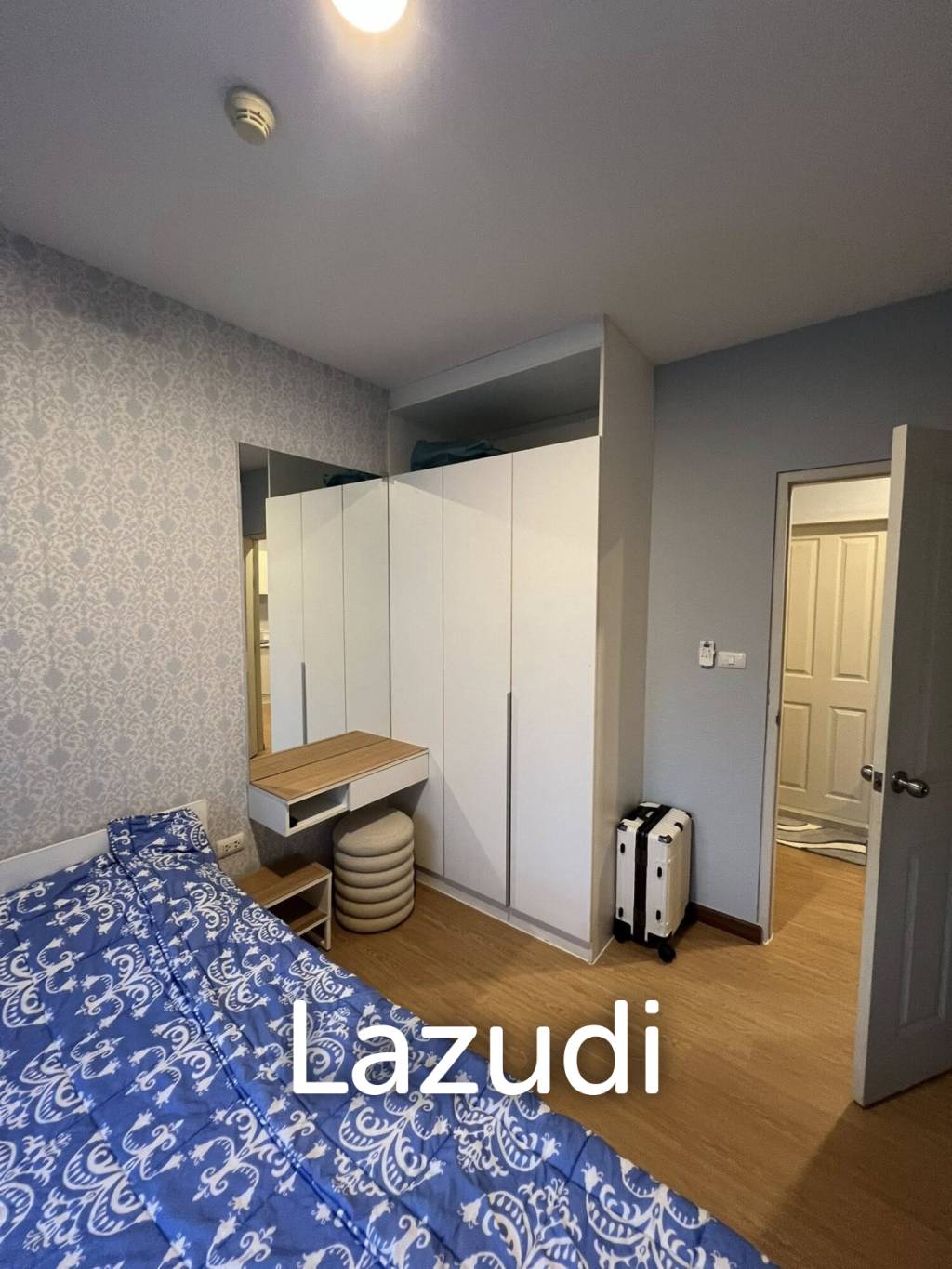 The Trust Condo: 34 sqm Pool View Condo on 4th Floor