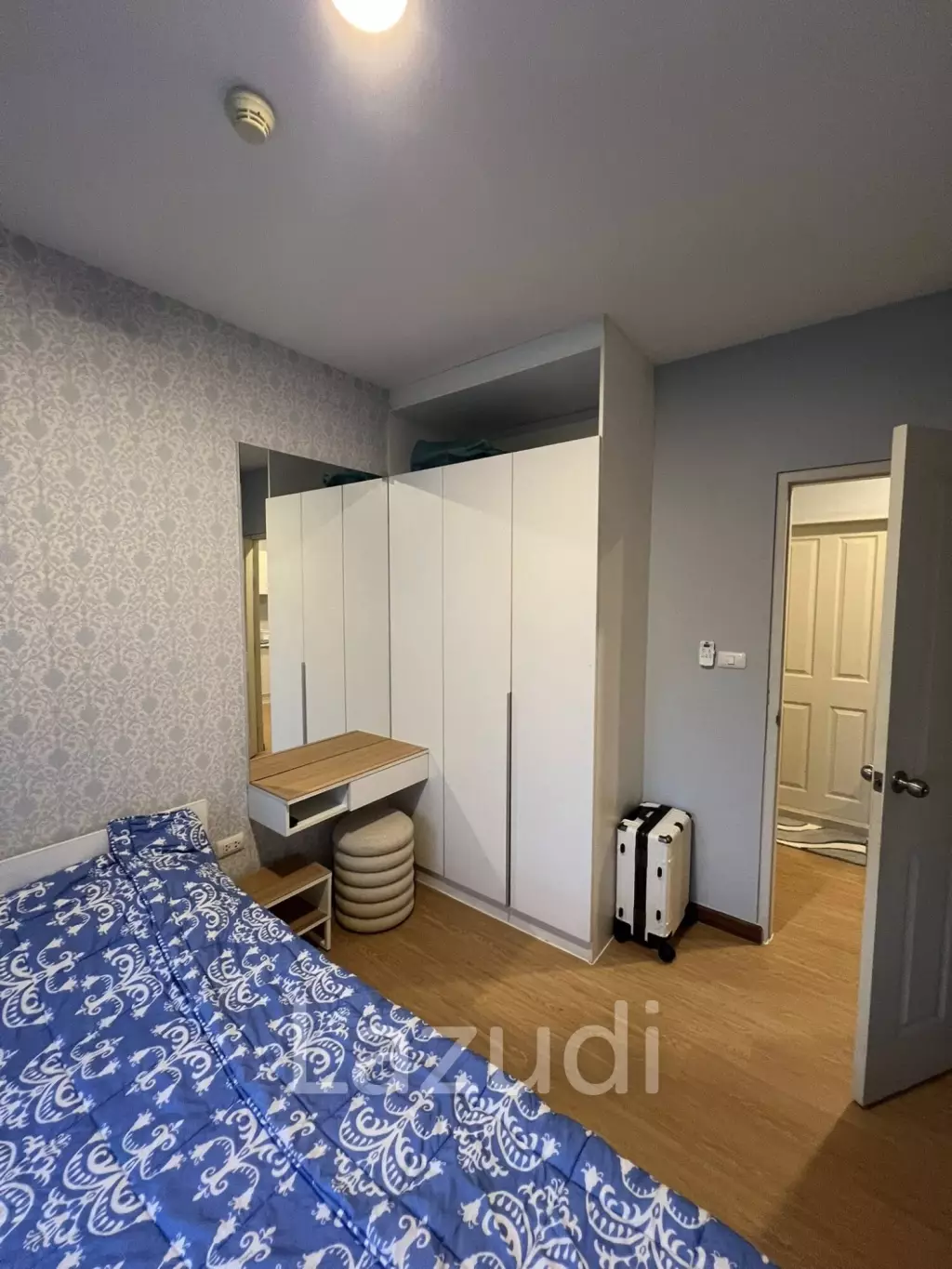 The Trust Condo: 34 sqm Pool View Condo on 4th Floor