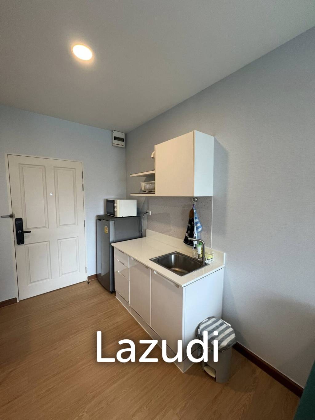 The Trust Condo: 34 sqm Pool View Condo on 4th Floor