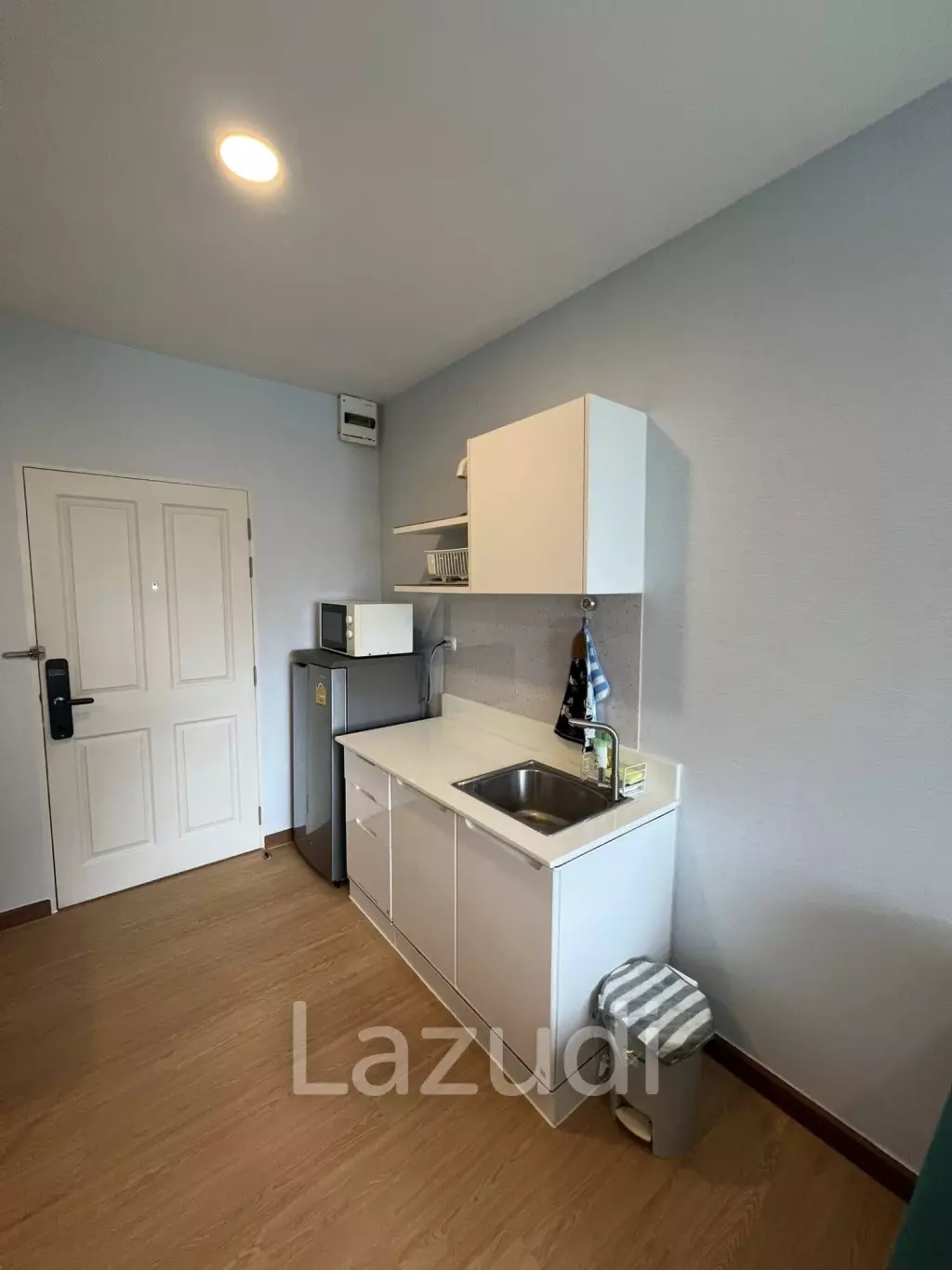 The Trust Condo: 34 sqm Pool View Condo on 4th Floor