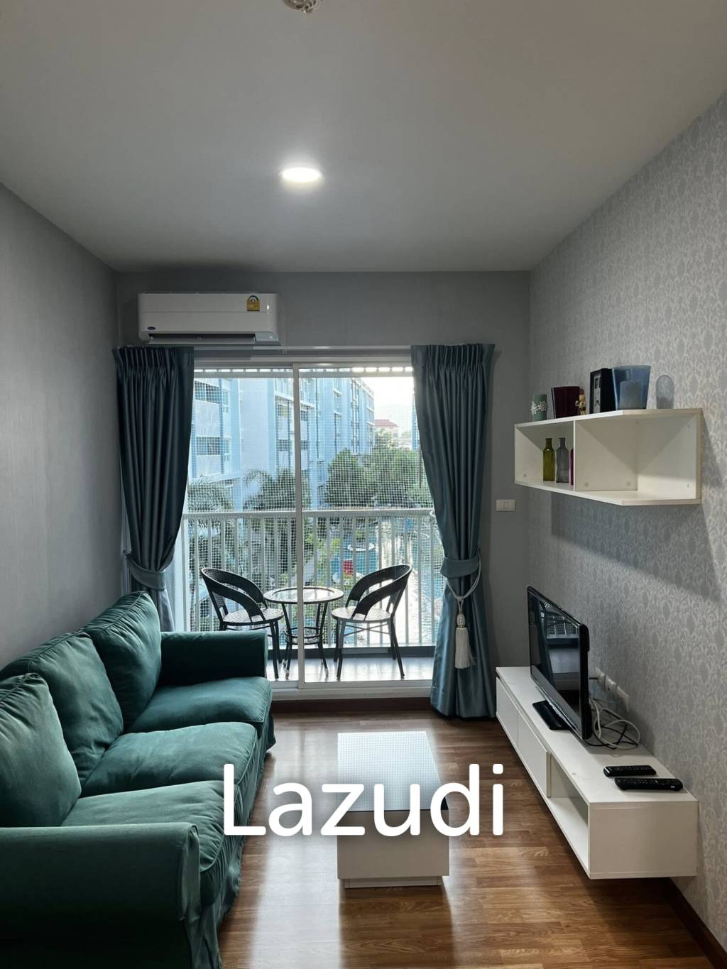 The Trust Condo: 34 sqm Pool View Condo on 4th Floor