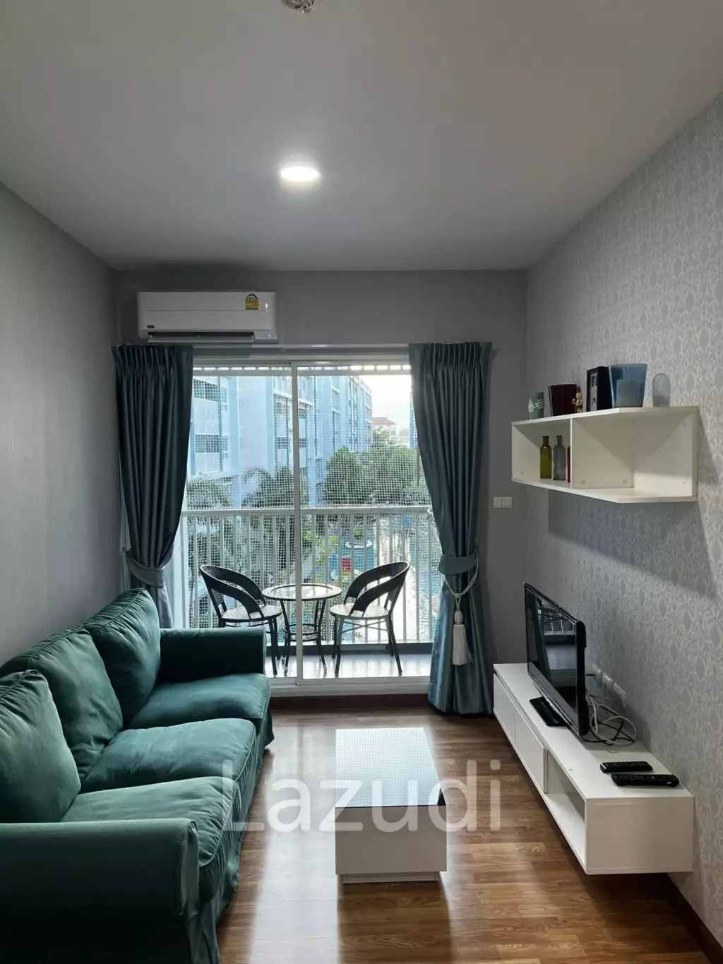 The Trust Condo: 34 sqm Pool View Condo on 4th Floor