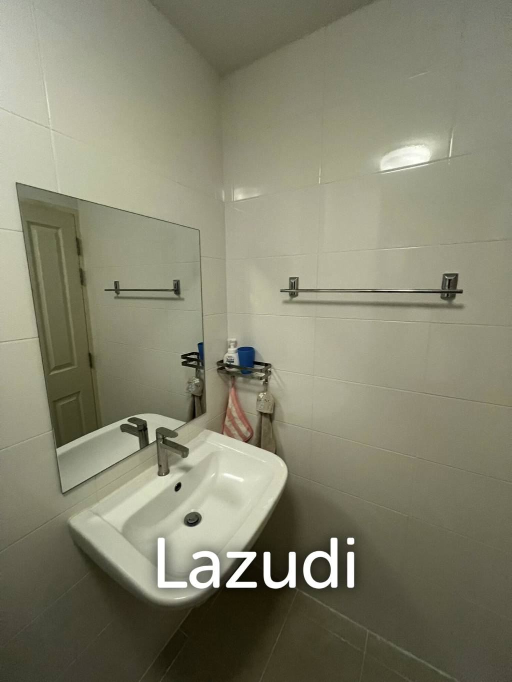The Trust Condo: 34 sqm Pool View Condo on 4th Floor