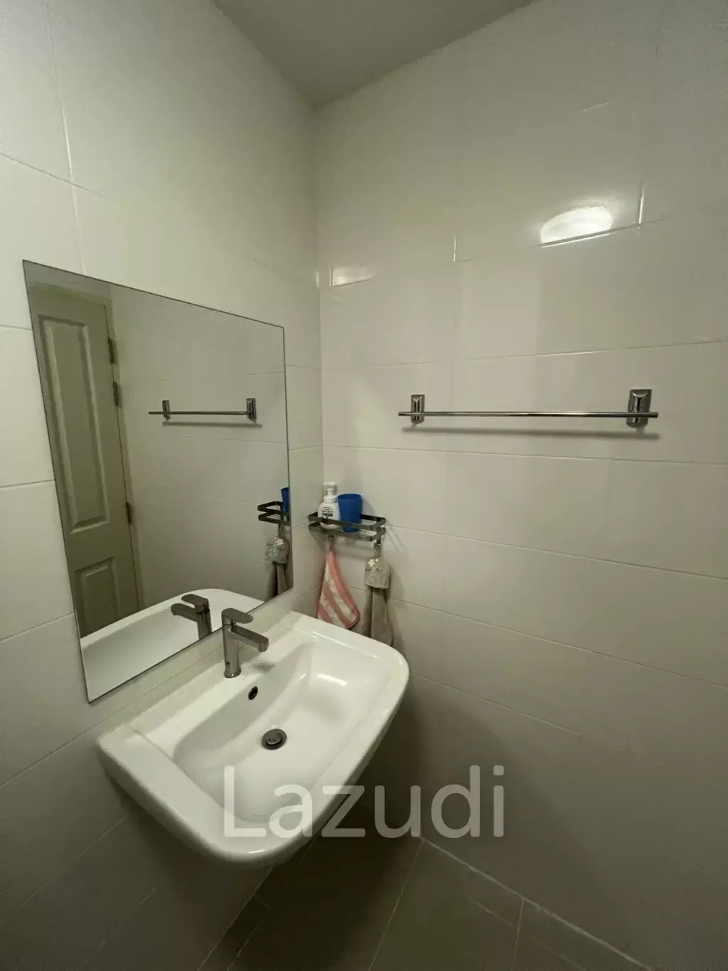 The Trust Condo: 34 sqm Pool View Condo on 4th Floor