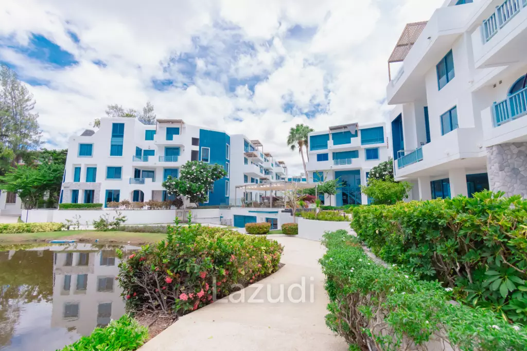 THE CREST SANTORA :  2 Bed Beachfront Pool villa