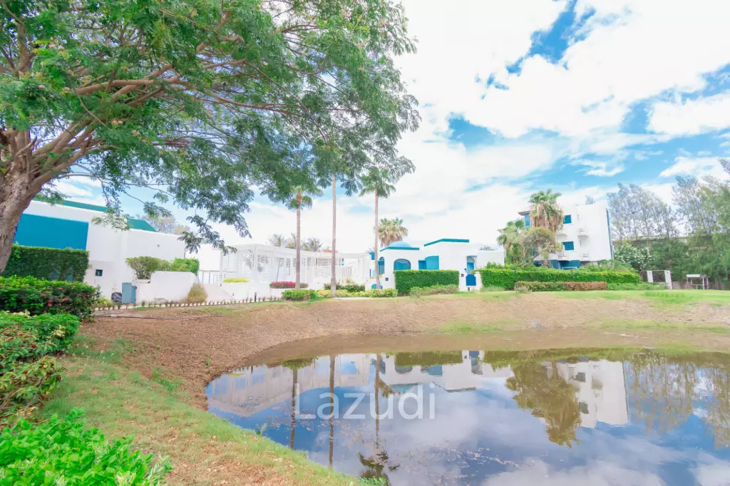 THE CREST SANTORA :  2 Bed Beachfront Pool villa
