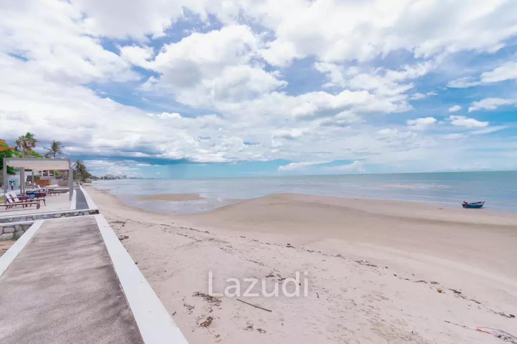THE CREST SANTORA :  2 Bed Beachfront Pool villa