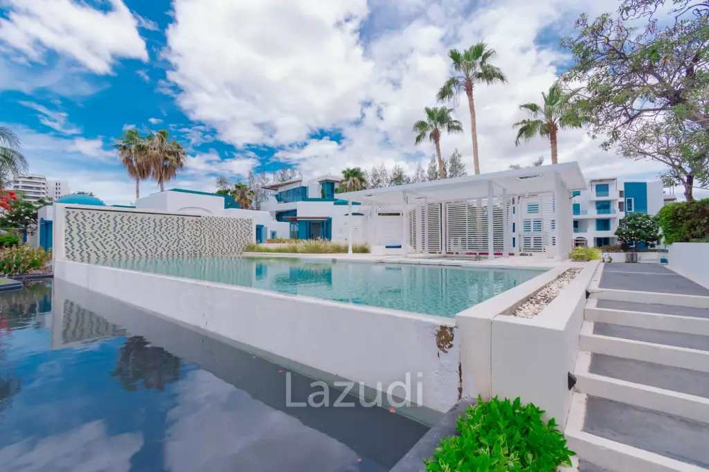 THE CREST SANTORA :  2 Bed Beachfront Pool villa