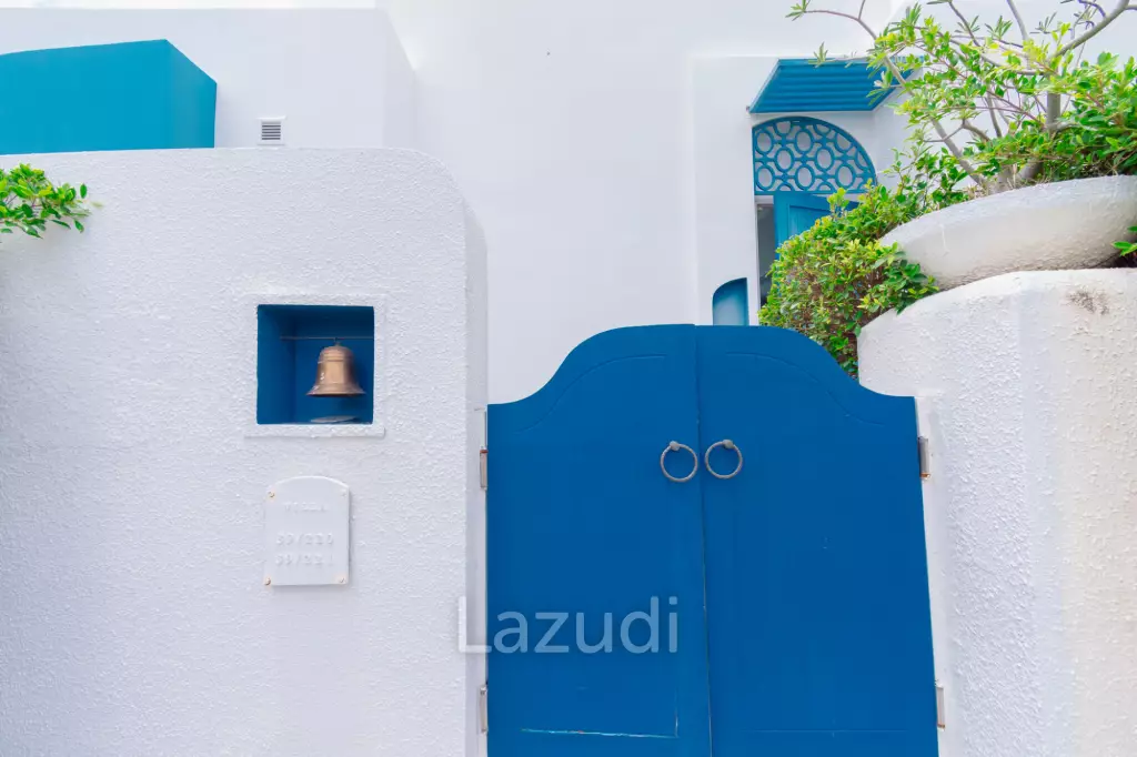 THE CREST SANTORA :  2 Bed Beachfront Pool villa