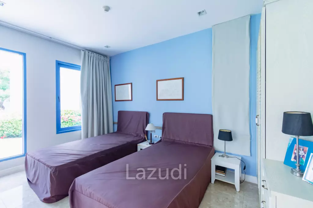 THE CREST SANTORA :  2 Bed Beachfront Pool villa