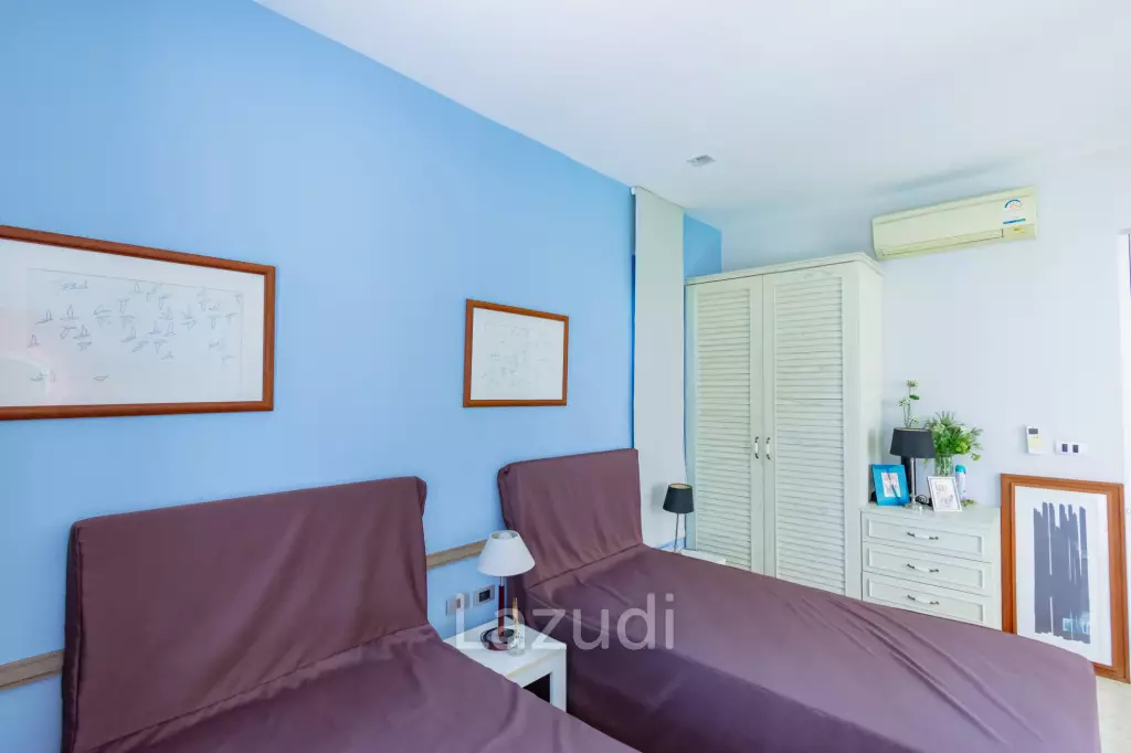 THE CREST SANTORA :  2 Bed Beachfront Pool villa