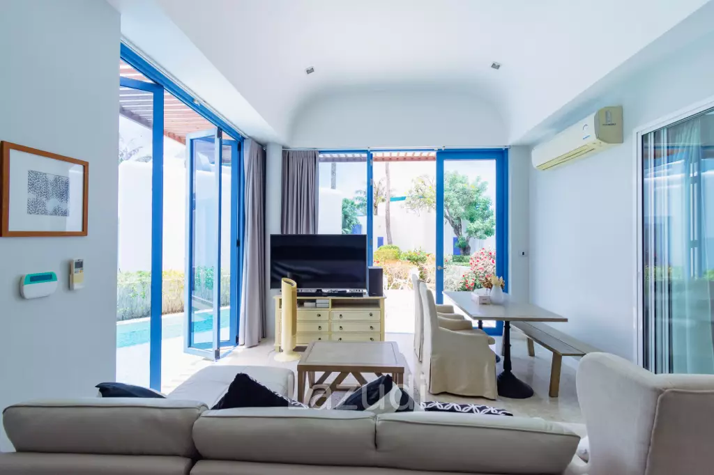THE CREST SANTORA :  2 Bed Beachfront Pool villa