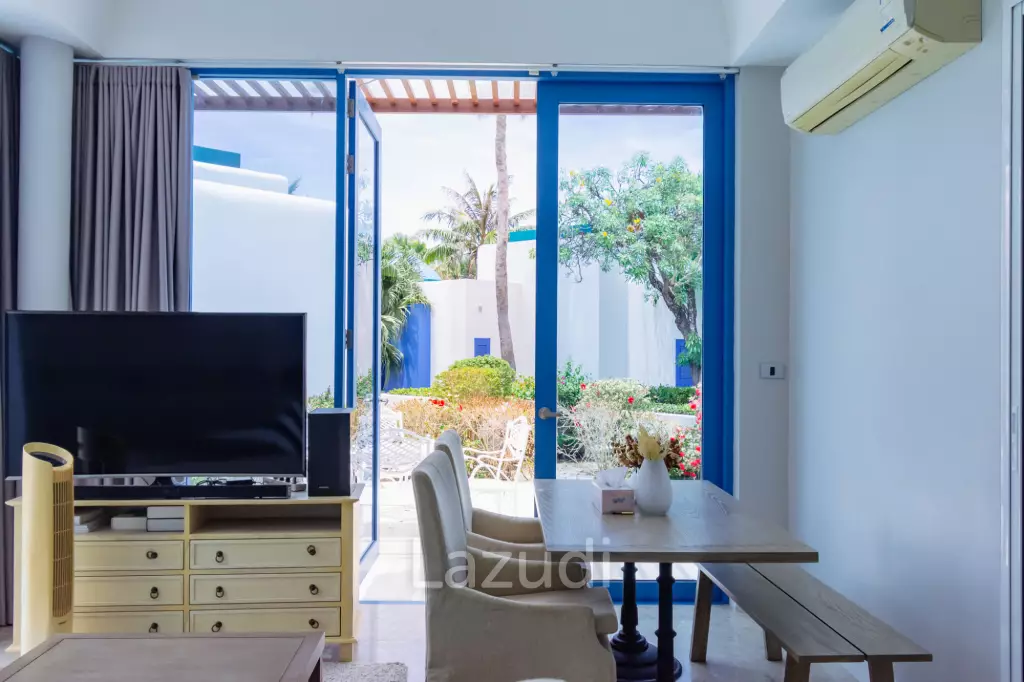 THE CREST SANTORA :  2 Bed Beachfront Pool villa