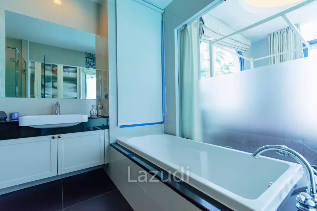 THE CREST SANTORA :  2 Bed Beachfront Pool villa