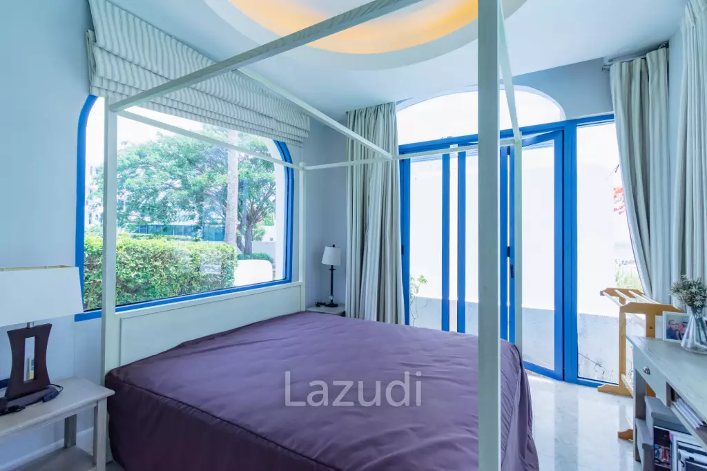 THE CREST SANTORA :  2 Bed Beachfront Pool villa