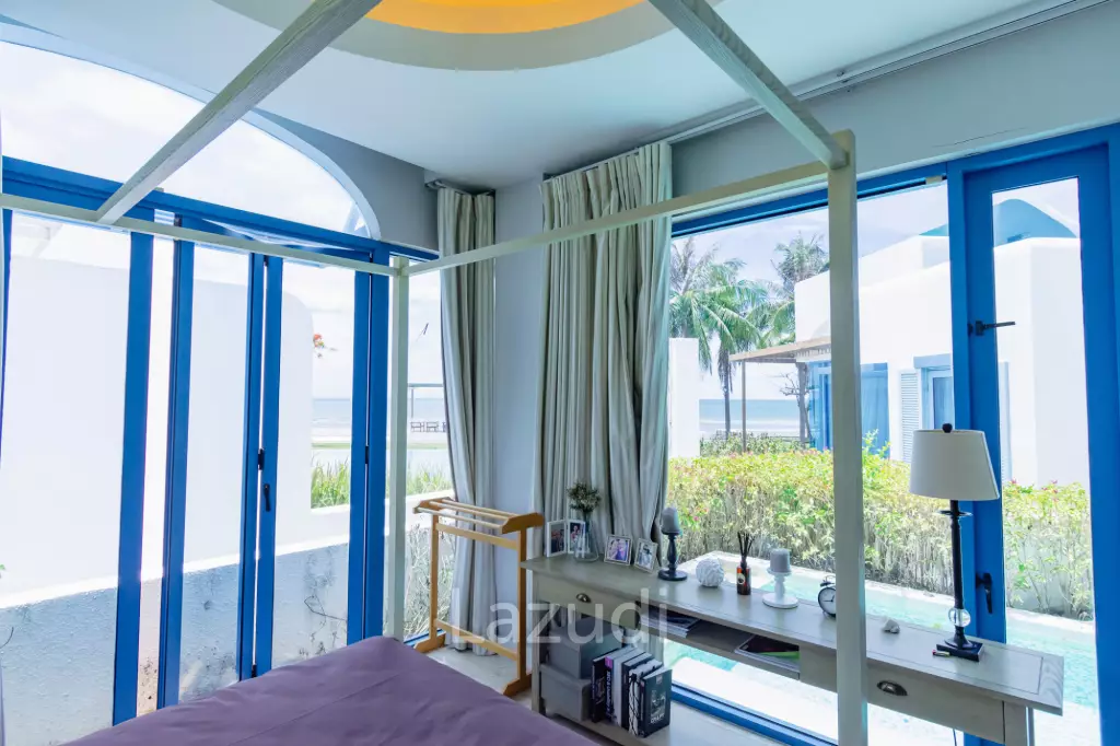 THE CREST SANTORA :  2 Bed Beachfront Pool villa