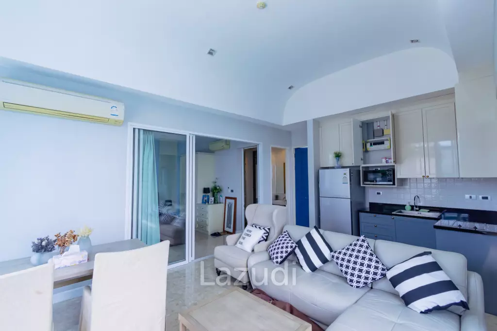 THE CREST SANTORA :  2 Bed Beachfront Pool villa