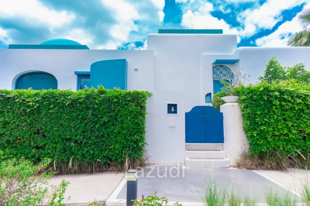 THE CREST SANTORA :  2 Bed Beachfront Pool villa