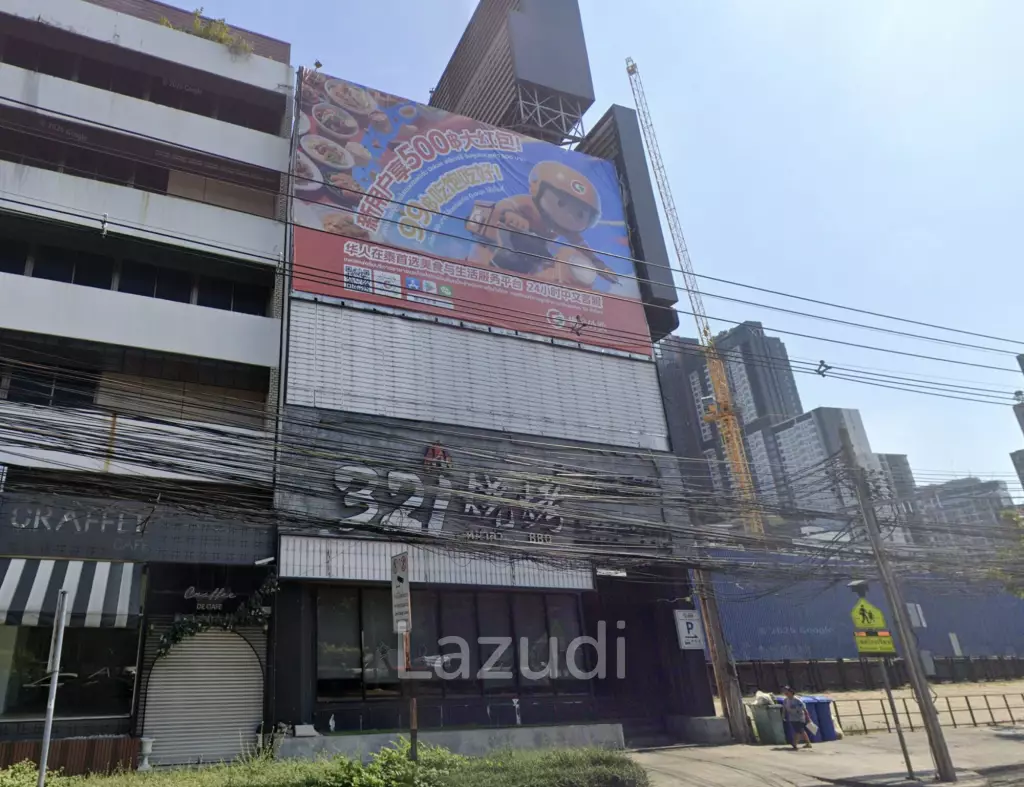 1000 sqm 5-storey commercial building in Huai Khwang Bangkok freehold