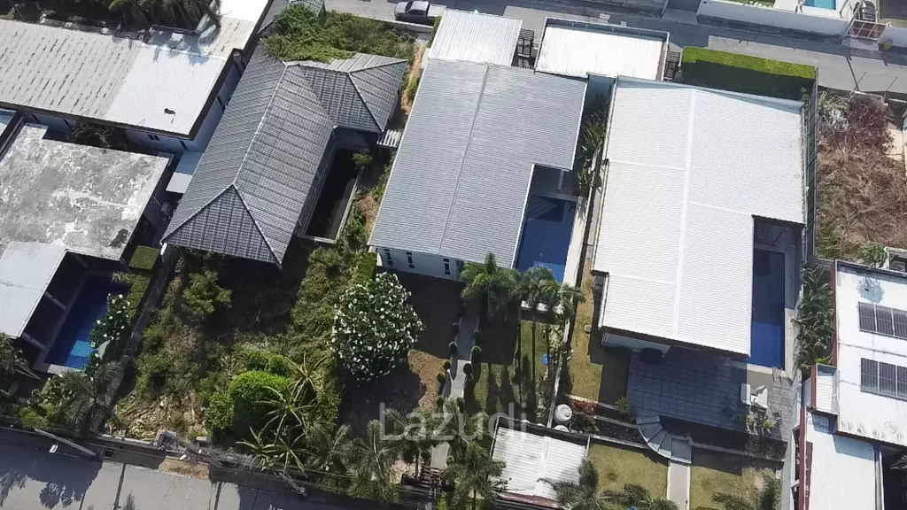Modern 4BR Pool Villa with  Garden in Hua Hin