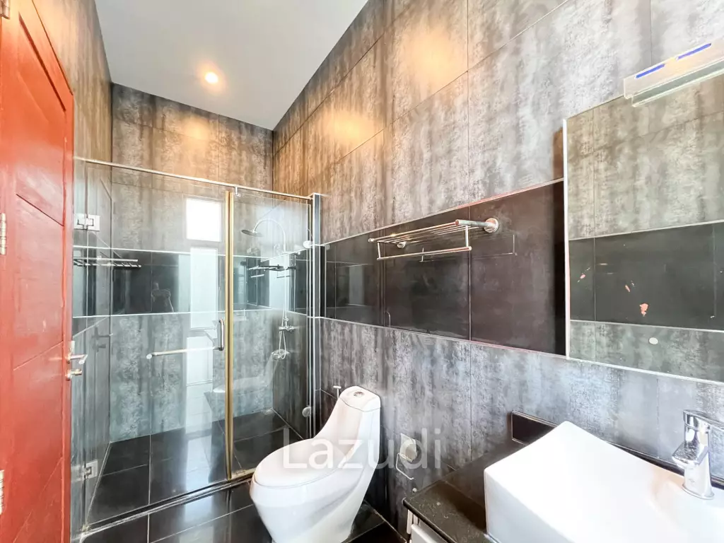 Modern 4BR Pool Villa with  Garden in Hua Hin