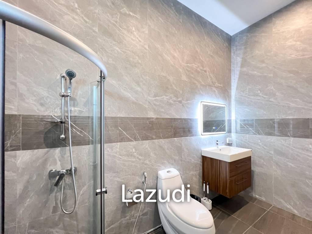 Modern 4BR Pool Villa with  Garden in Hua Hin