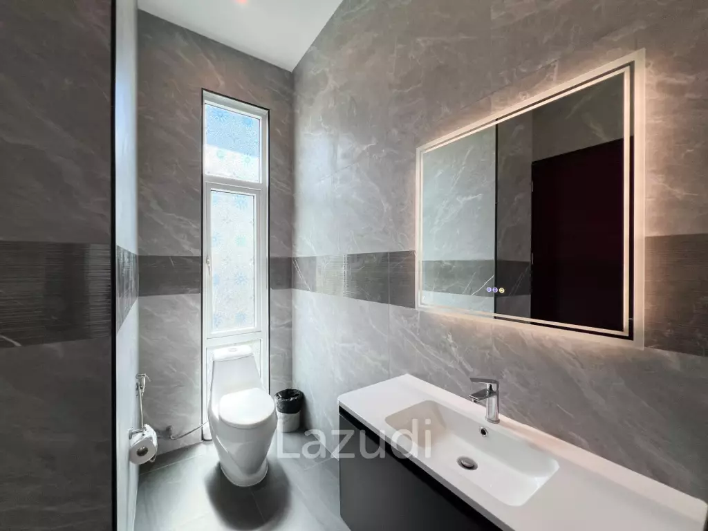 Modern 4BR Pool Villa with  Garden in Hua Hin